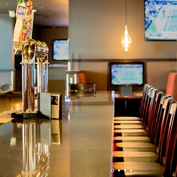 Second Floor Eatery + Bar，BCVancouver