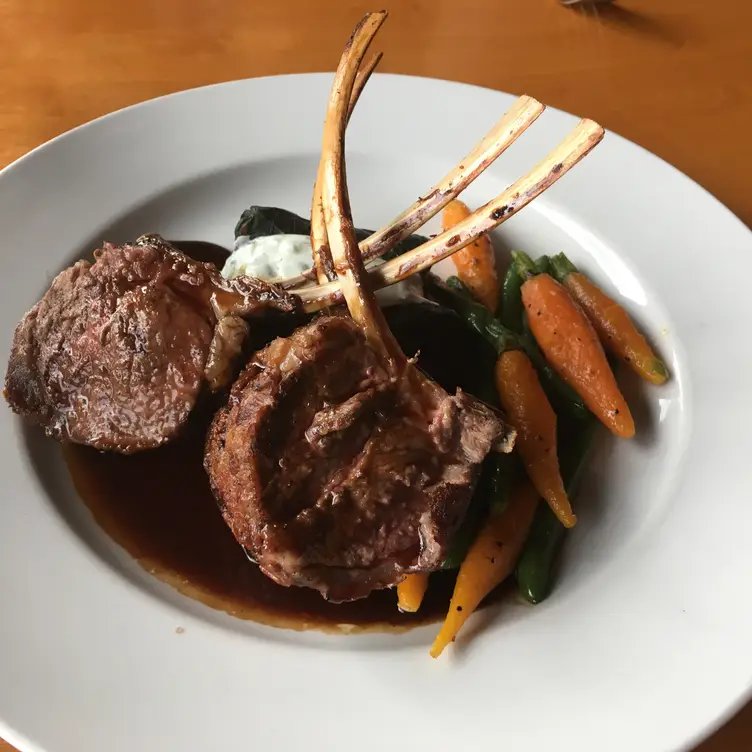 Oceanfront Dining - April Point Resort & Spa, Quadra Island, BC