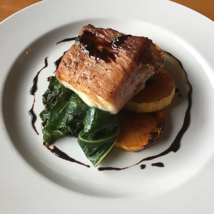 Oceanfront Dining - April Point Resort & Spa, Quadra Island, BC