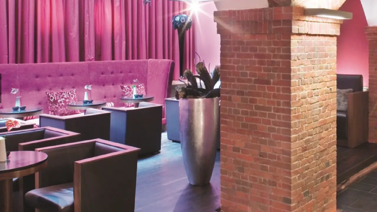 Cave Bar im Mövenpick Hotel Hamburg, Hamburg, HH