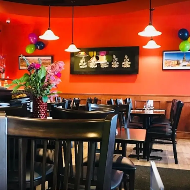 Green Chilli Grill - Mahogany Plaza, Calgary, AB