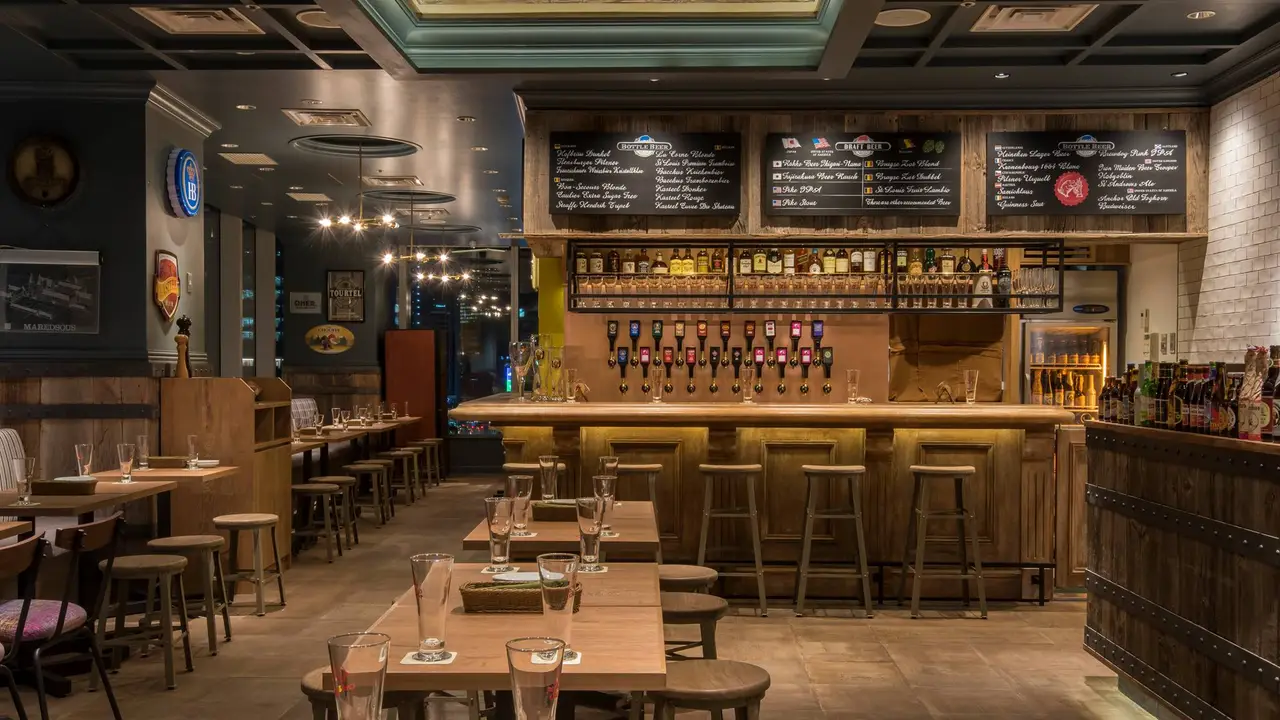 クラフトビールタップ マロニエゲート店 店内 - Craft Beer Tap Chinois Ginza Marronnier Gate 1, Chuo-ku, Tokyo