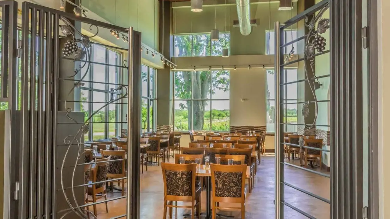The Vines Restaurant - Cooper's Hawk Vineyards, Harrow, ON