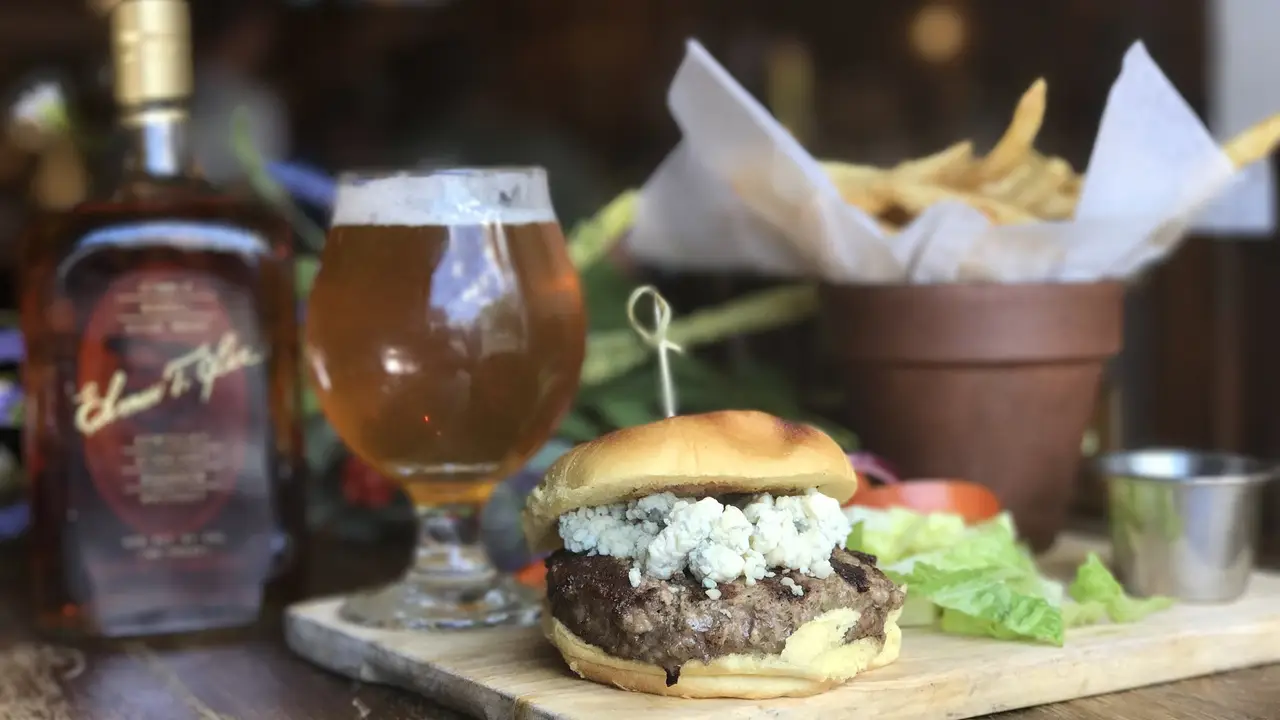 Tautog Tavern，CTBridgeport