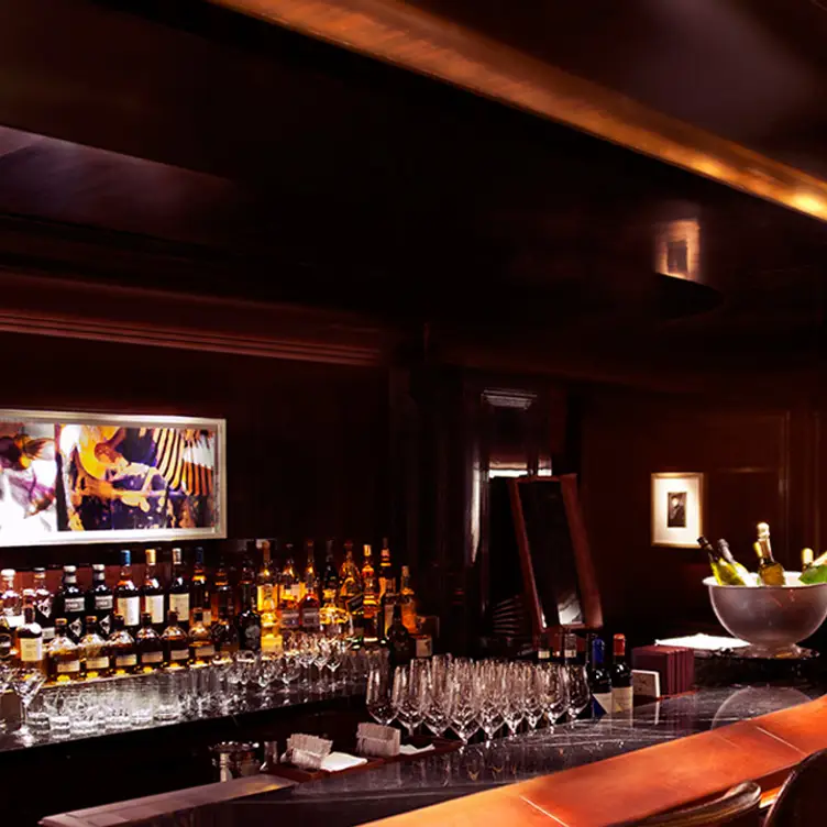 The Bar at The Peninsula Hong Kong - The Bar - The Peninsula Hong Kong, Kowloon, Hong Kong
