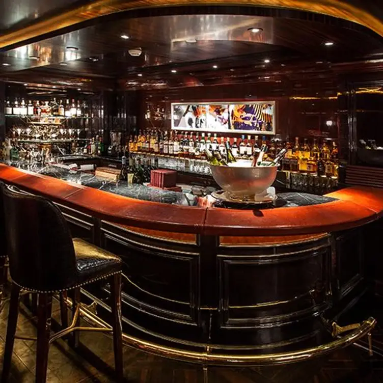 The Bar at The Peninsula Hong Kong Interior - The Bar - The Peninsula Hong Kong, Kowloon, Hong Kong