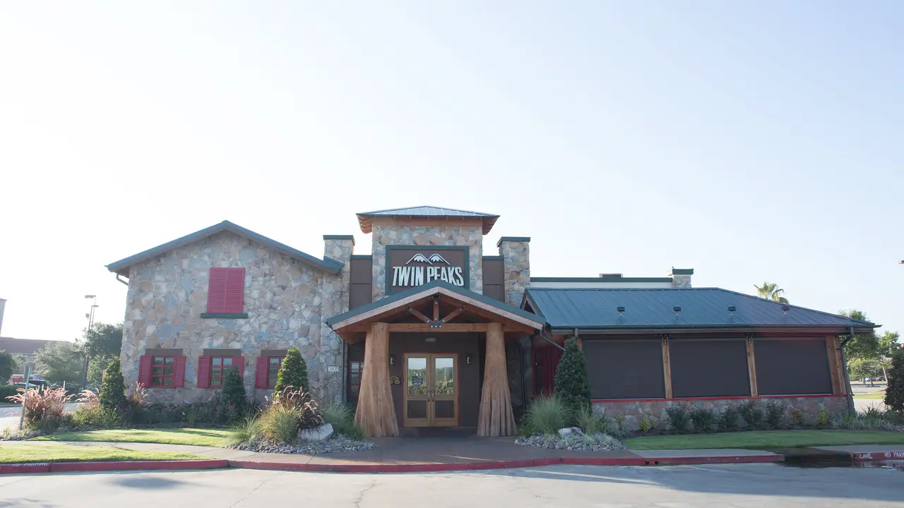 Twin Peaks - Beaumont, Beaumont, TX