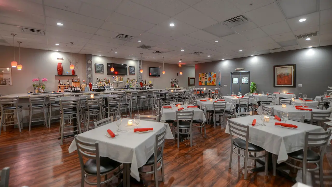 The Fish & Vine - Permanently Closed, Fort Myers, FL