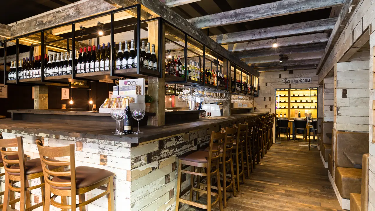 Veeno - Stratford-Upon-Avon, Stratford-upon-Avon, Warwickshire