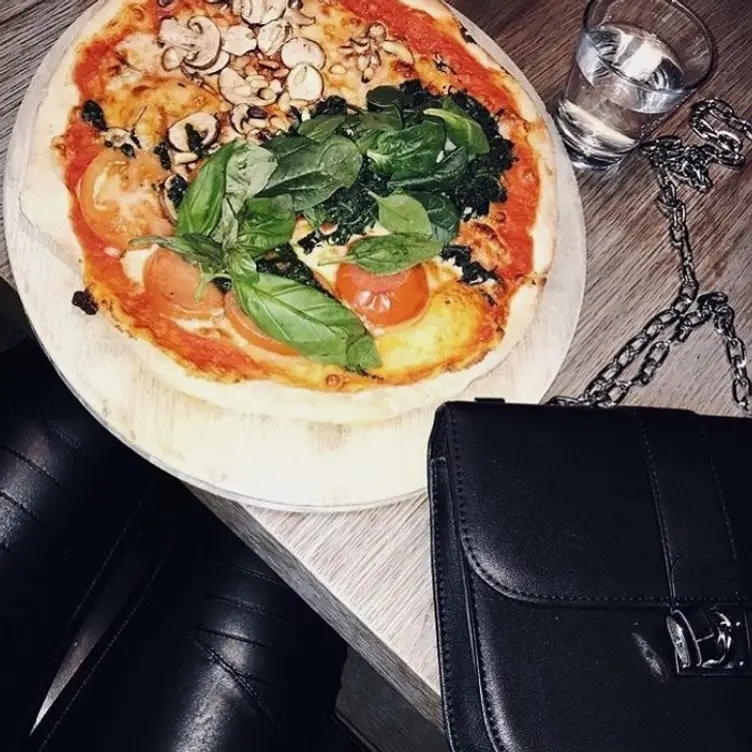 mama trattoria Berlin Theodor-Heuss-Platz, Berlin, BE