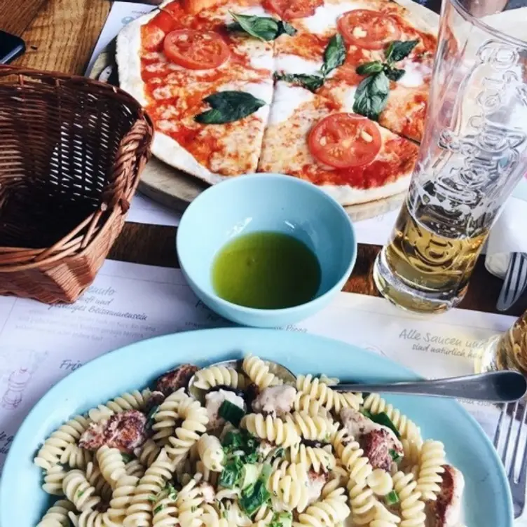 mama trattoria Berlin Theodor-Heuss-Platz, Berlin, BE
