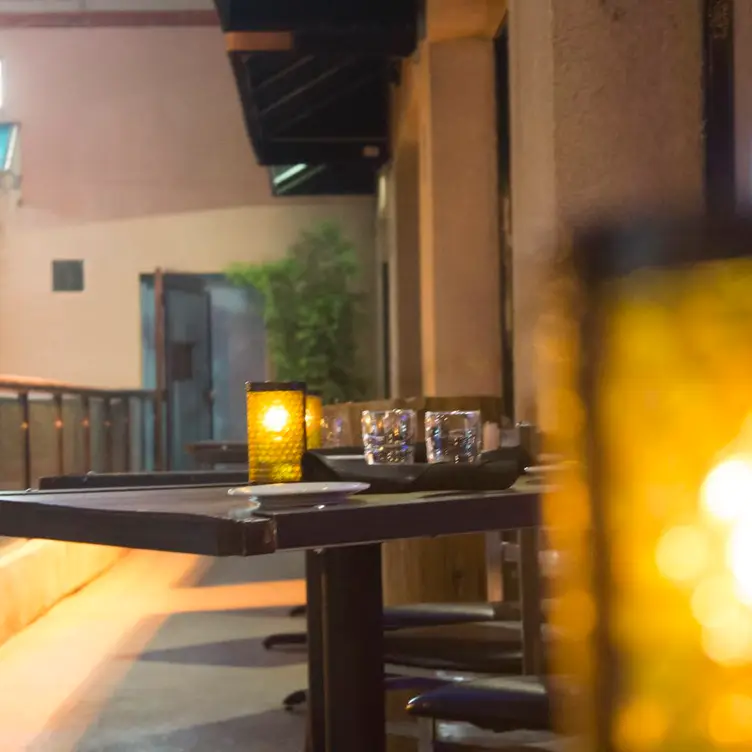 2nd Floor Restaurant Bar and Grill, Los Angeles, CA