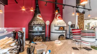 Una foto del restaurante Piatto Pizzeria - Midtown St. John's