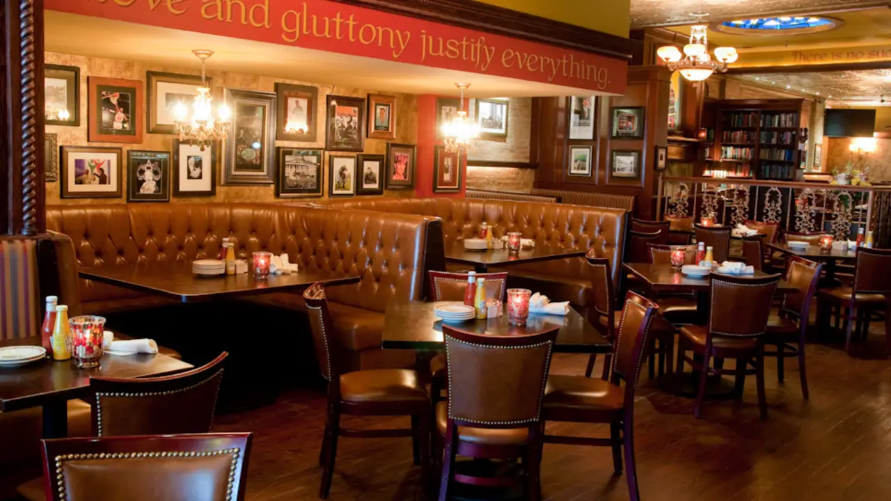 Wilde Bar & Restaurant, Chicago, IL
