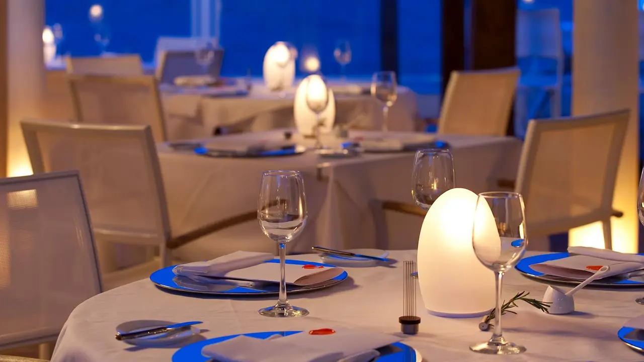 The Commodore Waterfront Restaurant and Bar, West Bay, Grand Cayman