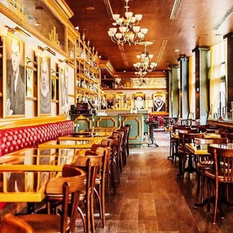 Paris 6 - Permanently Closed, Miami Beach, FL