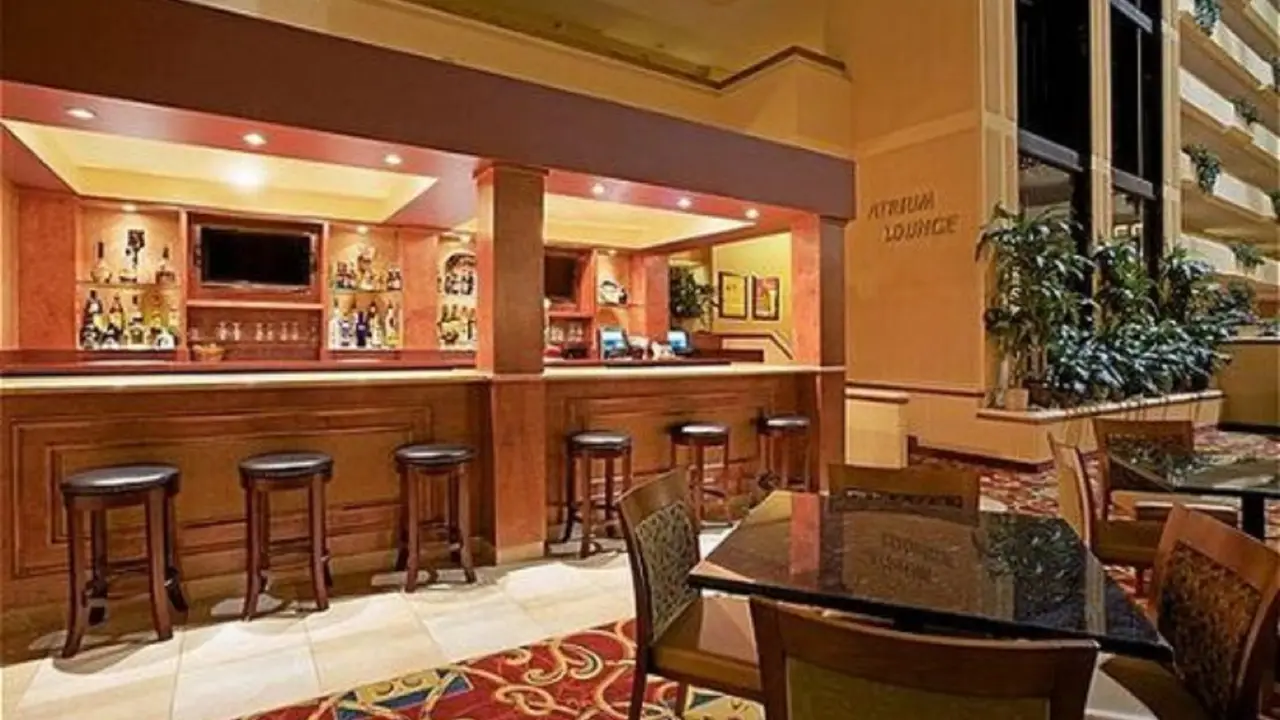 Park Place Lounge @ Holiday Inn, Beaumont, TX