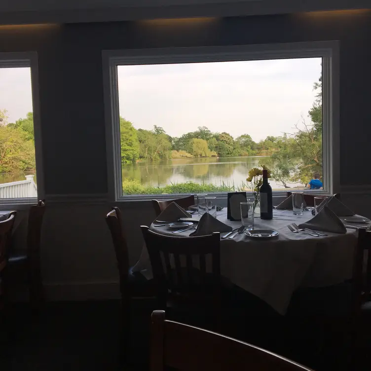 Bella Vie, Bayshore, NY