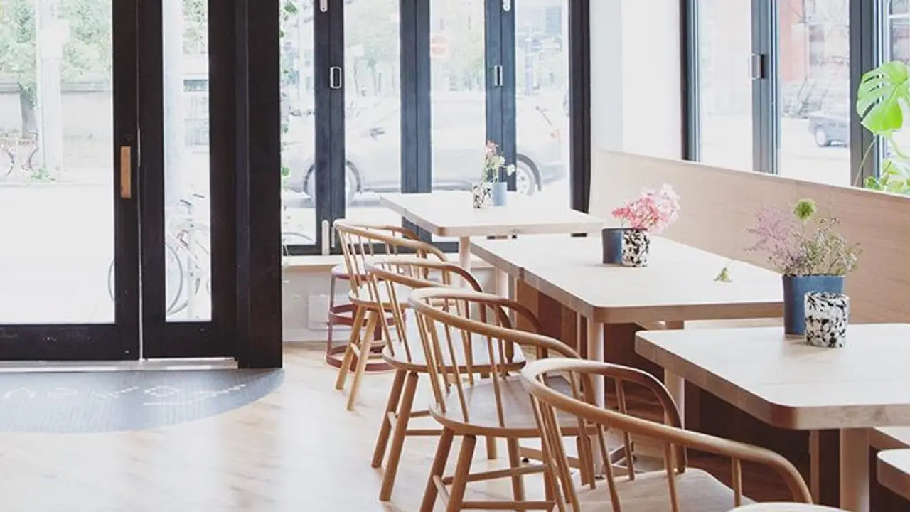 B - Hello123 - Queen West, Toronto, ON