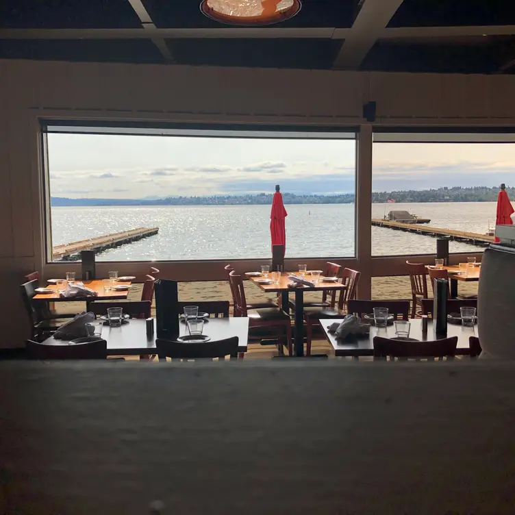 BeachHouse bar + grill, Kirkland, WA