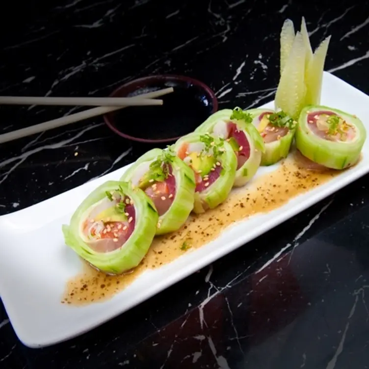 Mama M Sushi & Rolls, Pasadena, CA