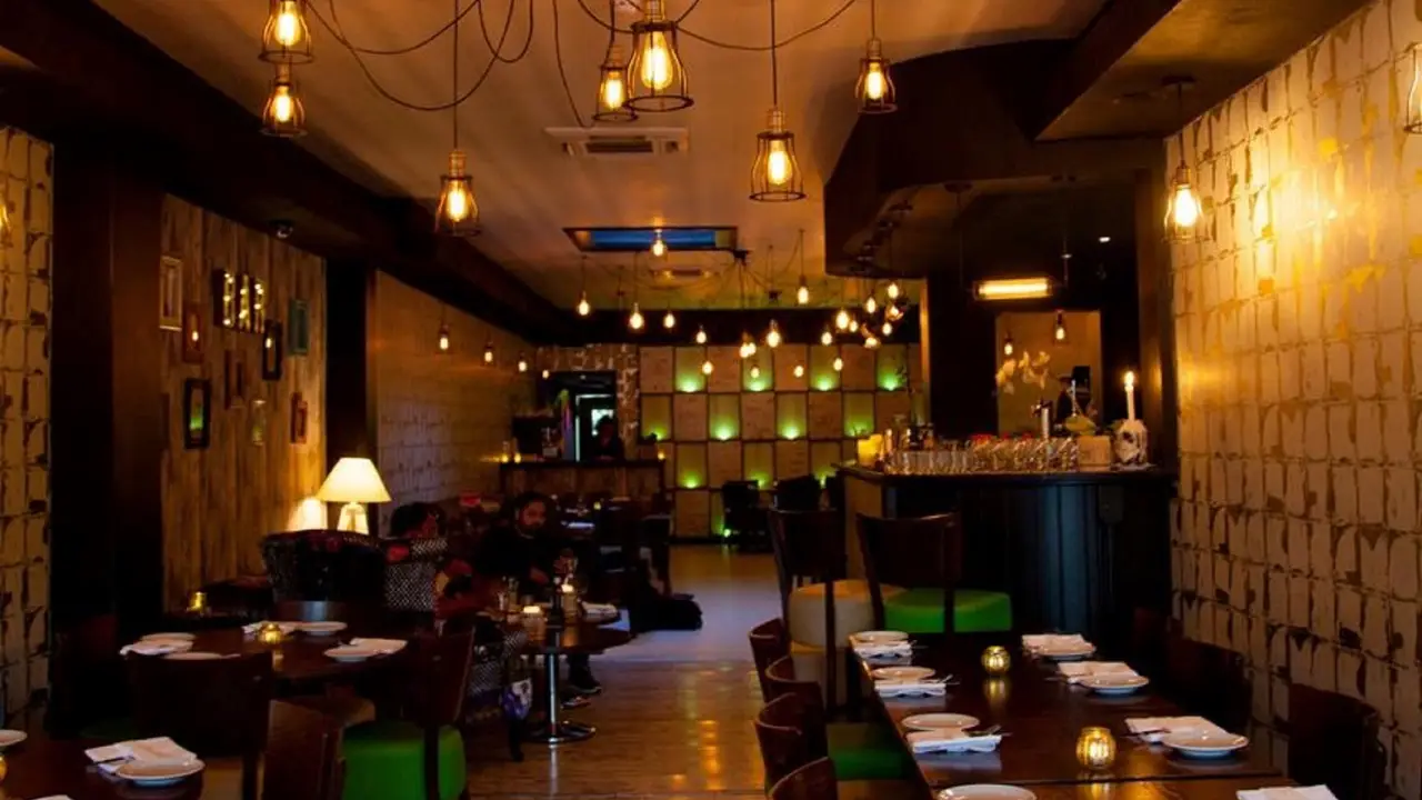 Bnova, London, London