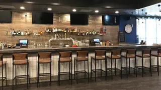 Una foto del restaurante Strong Waters Craft Cocktails & Kitchen