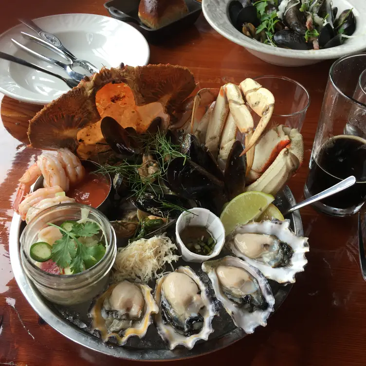 Ice House Oyster Bar, Tofino, BC