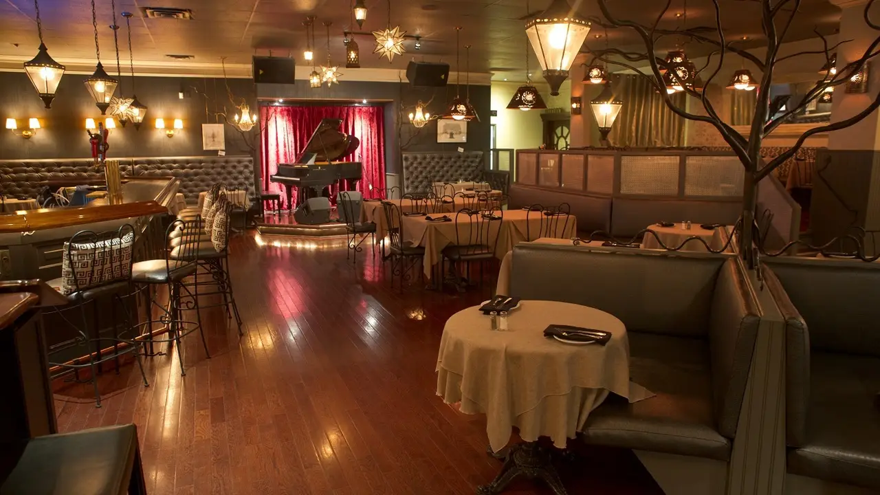 Manhattans, Guelph, ON