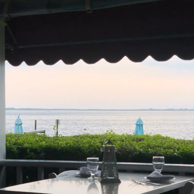 The Inn Spot on The Bay, Hampton Bays, NY