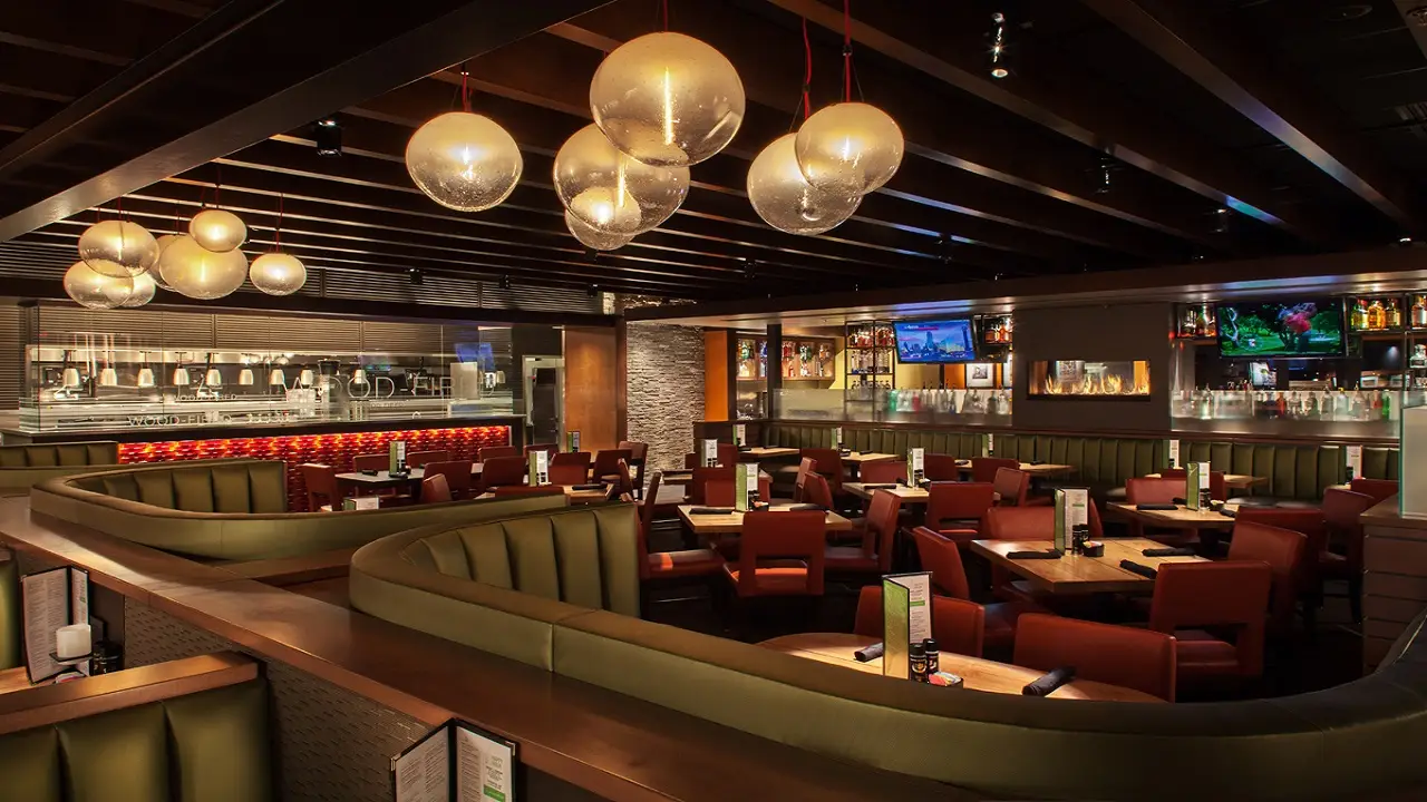 Houlihan's - Houlihan's - Grand Rapids - Permanently Closed, Grand Rapids, MI