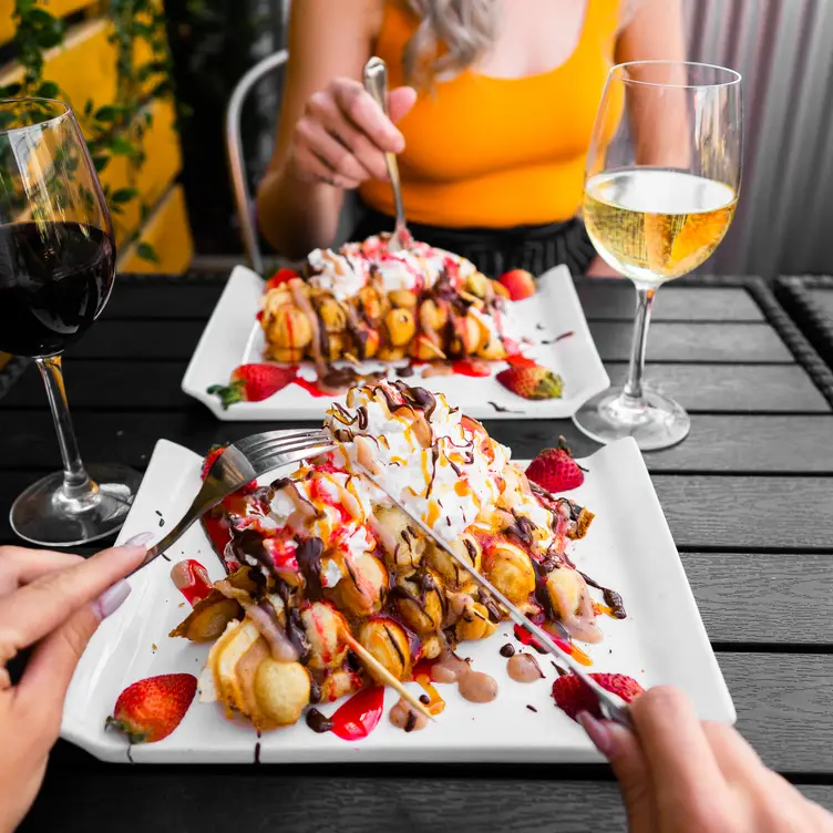 Monki Bistro, Calgary, AB