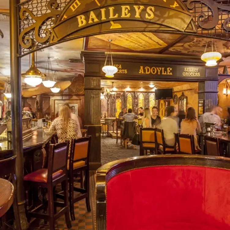 Fadó Irish Pub - DC, Washington, DC