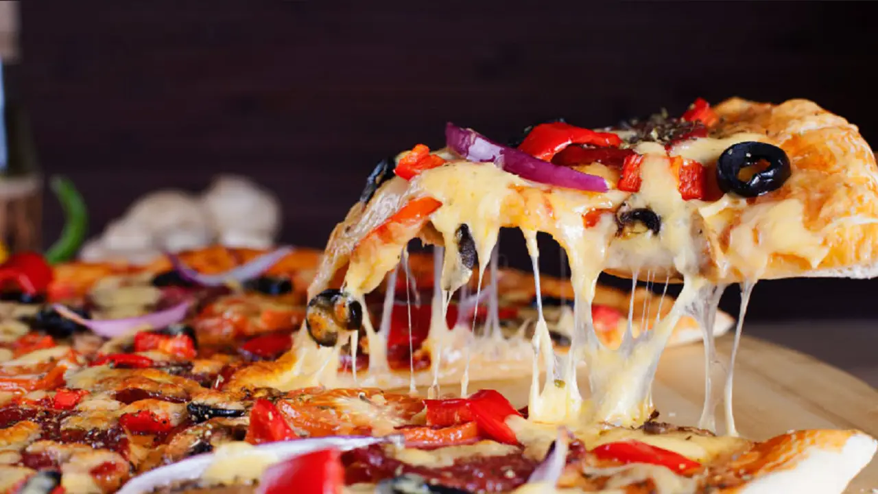 Tom's House of Pizza - The Restaurant - Somerset，ABCalgary