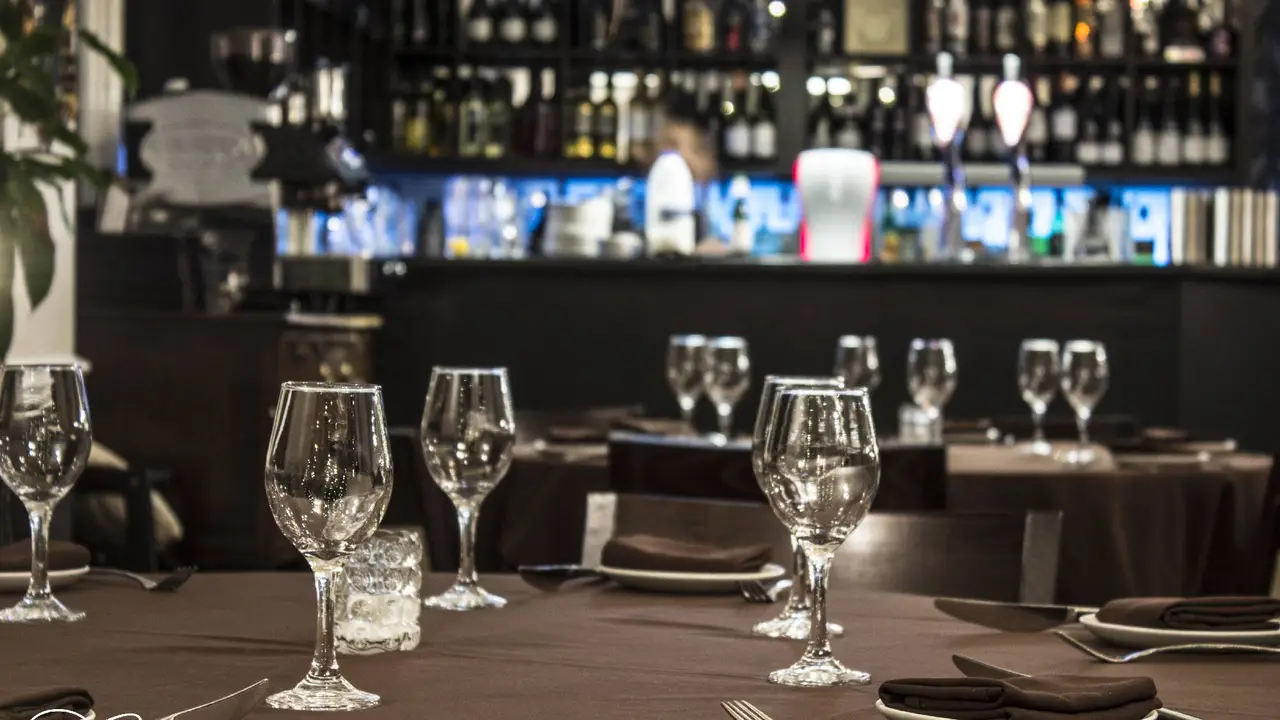Celebrity Indian restaurant, Birmingham, West Midlands