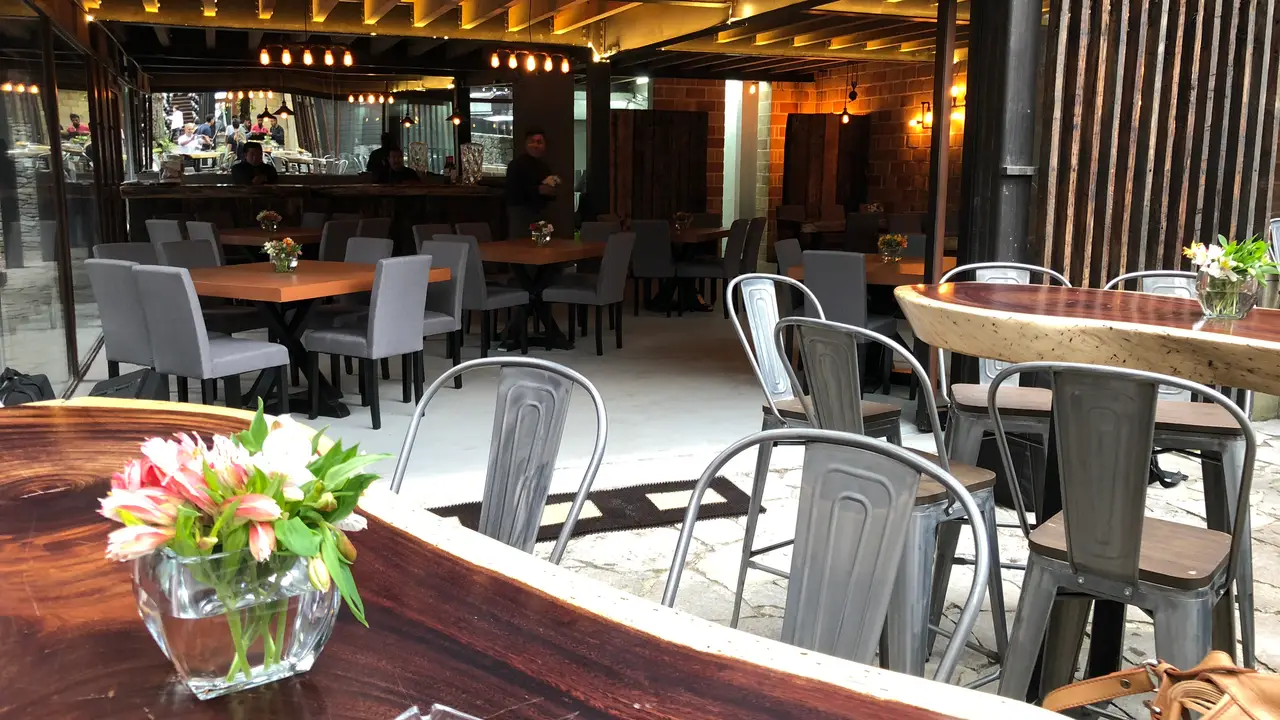 Interior - Brasserie Grill House, Valle de Bravo, AGU