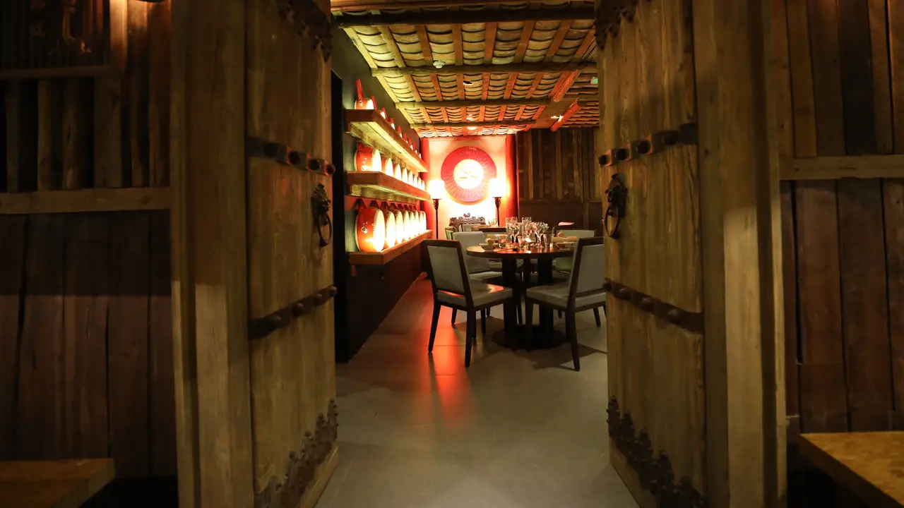 Dragon Inn Club, London, 