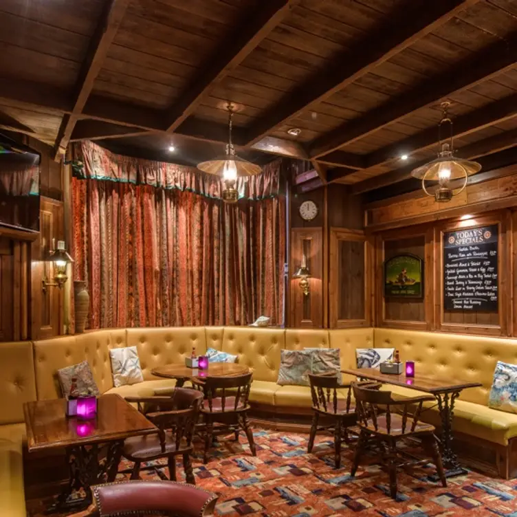 The Cape Horn Bar at the Mariner Hotel, Aberdeen, 