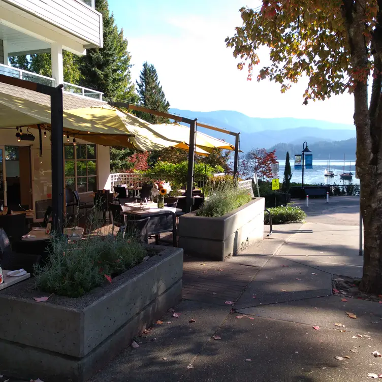 Arms Reach Bistro, North Vancouver, BC