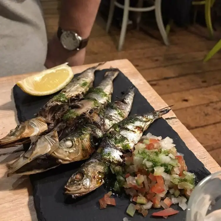 Laxeiro, London, 