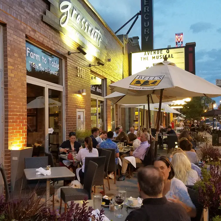 Alfresco Dining At Grassroots - Grassroots Grill (fka Deleece) - Permanently Closed, Chicago, IL