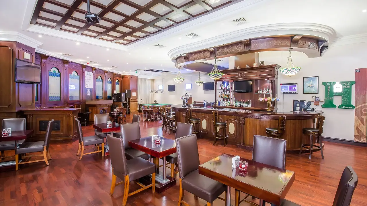Two Guineas Bar - Two Guineas Restaurant, Dubai, Dubai