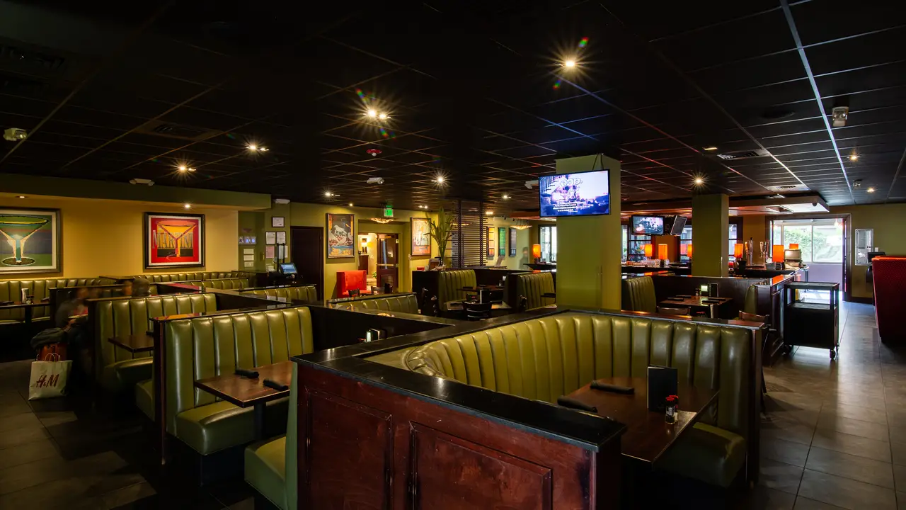 Houlihan's at the Holiday Inn San Francisco Airport - Permanently Closed, South San Francisco, CA