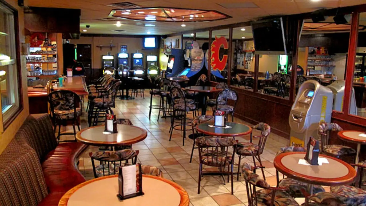 Dover Pizza Steak House & Lounge, Calgary, AB