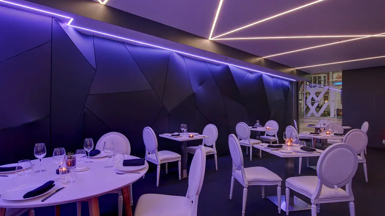Salle - Restaurant Le XVI XVI, Montréal, QC