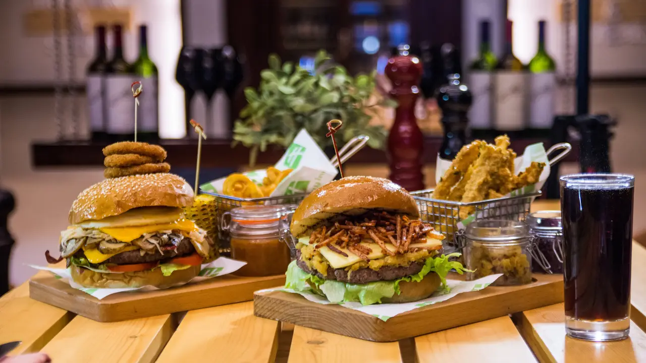 393 Burgers & Steaks - Holiday Inn Resort Dead Sea, Dead Sea, 