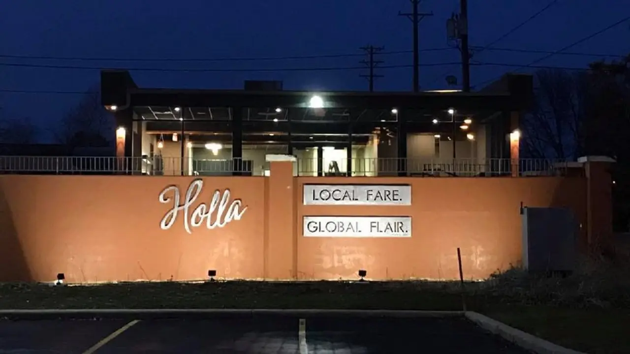 Holla, Manitowoc, WI