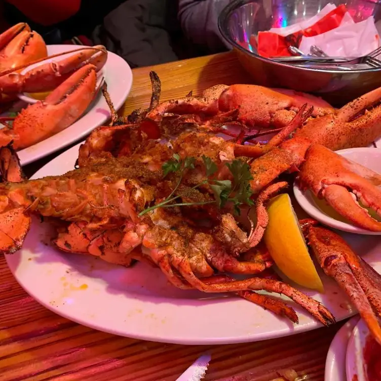 Img - Sea Shore Restaurant & Marina, Bronx, NY