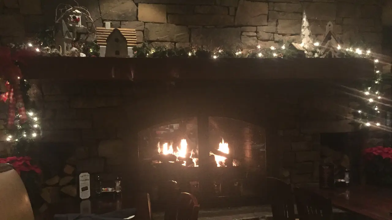 Village Tavern (Hanes Mall Blvd) Winston-Salem, Winston-Salem, NC