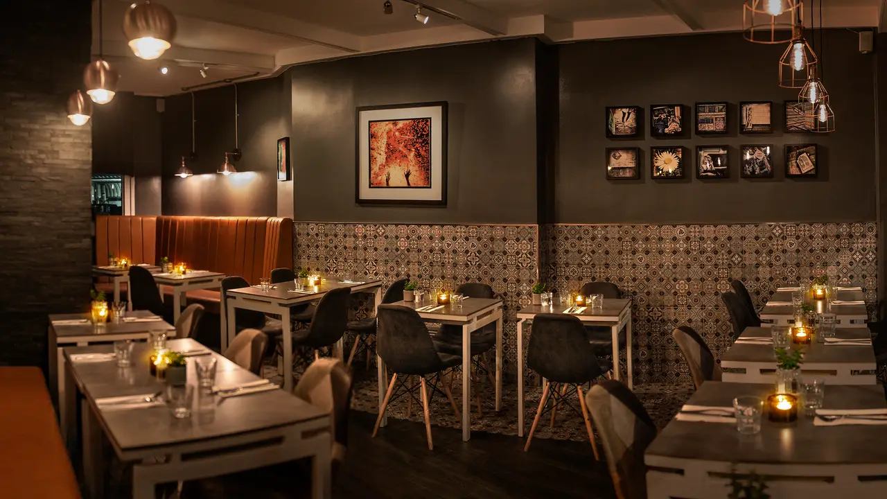 Niche Pano  V - Niche Gluten-free Dining, London, 